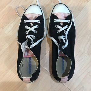 Black and pink converse 👟